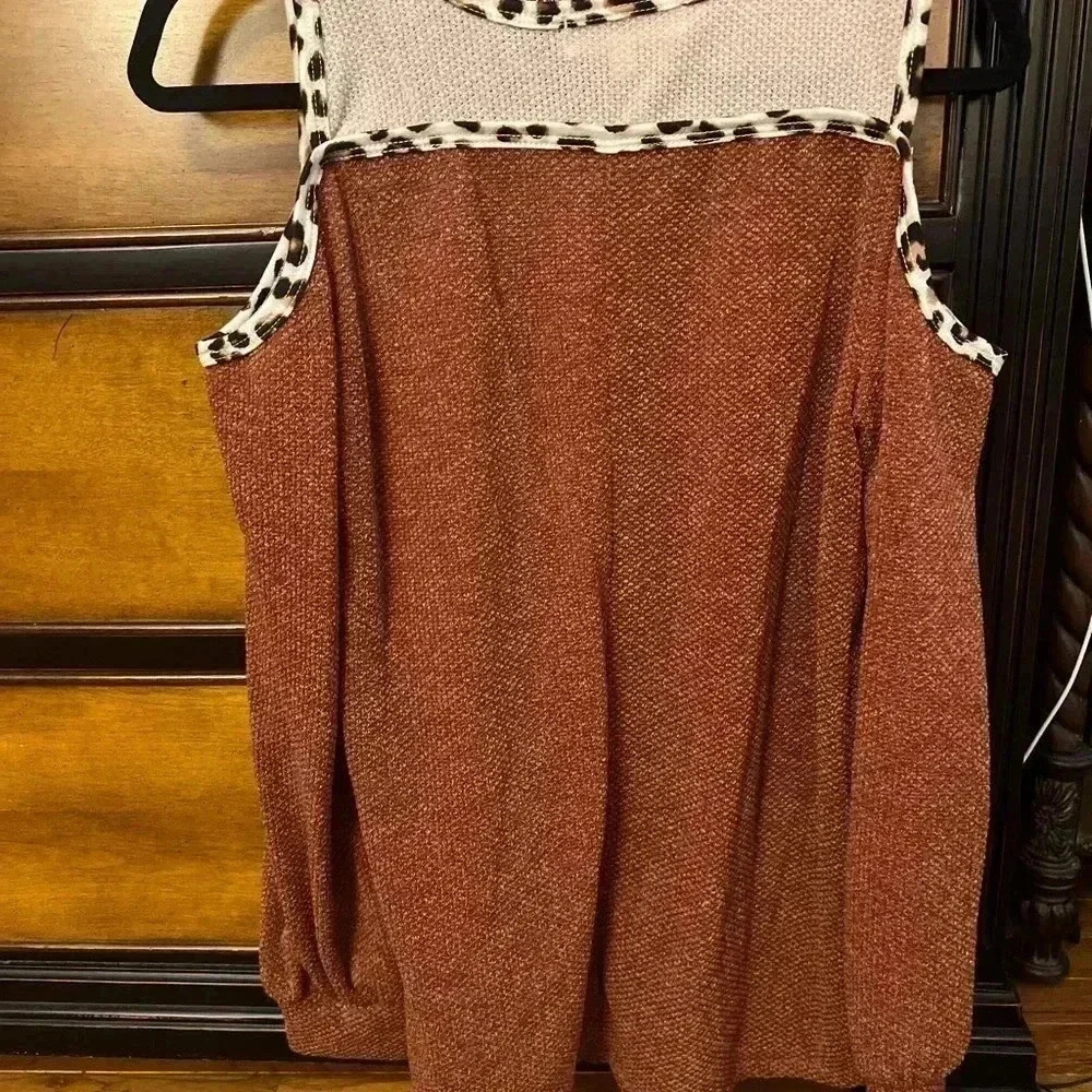 WOMENS HAPTICS COLD SHOULDER BEAUTIFUL TOP NWOT SZ LARGE - Picture 2 of 13